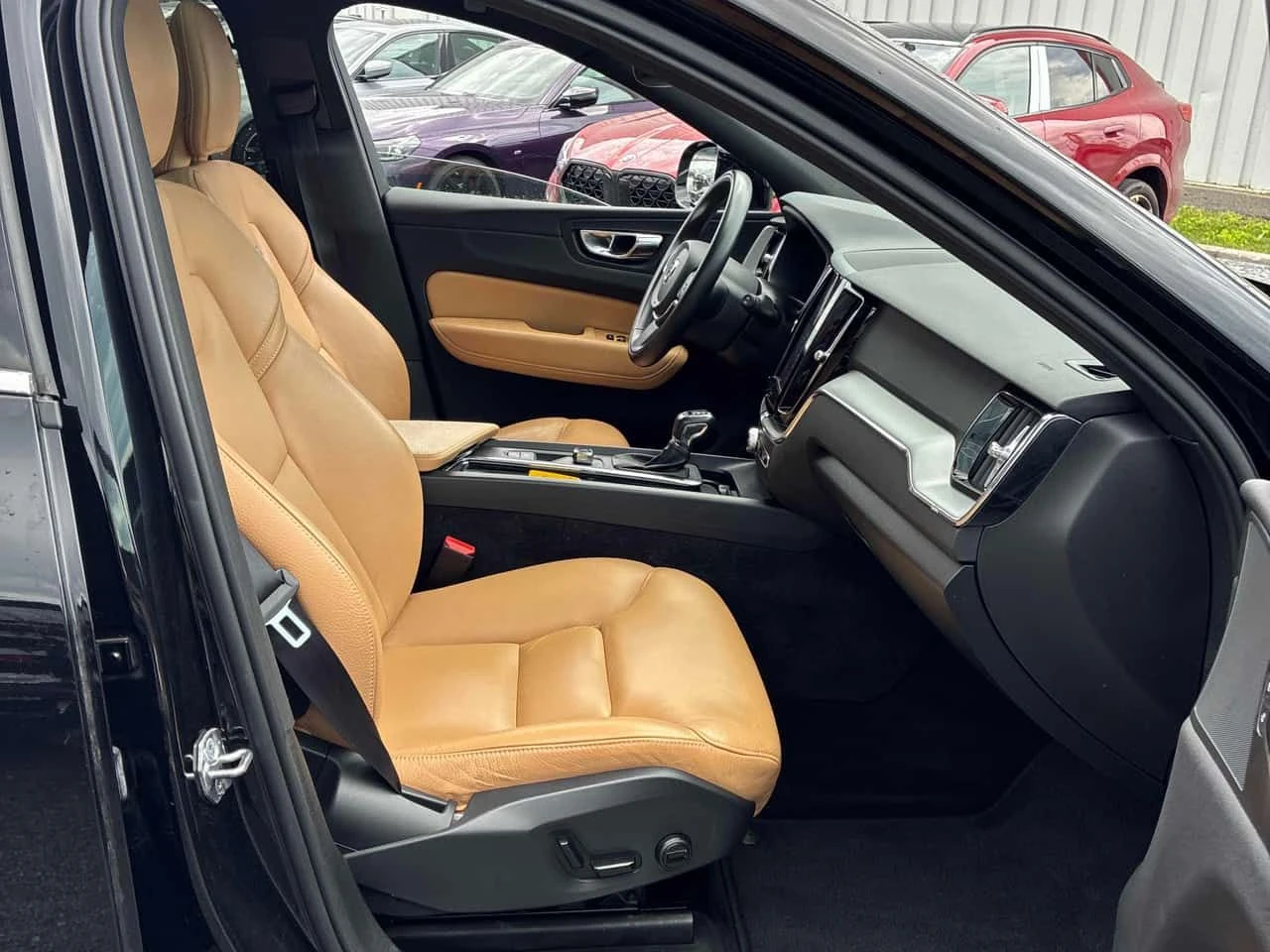 Volvo XC60 | Momentum | CARFAX | БЕЗ ПЪРВОНАЧАЛНА ВНОСКА, снимка 17 - Автомобили и джипове - 55054173