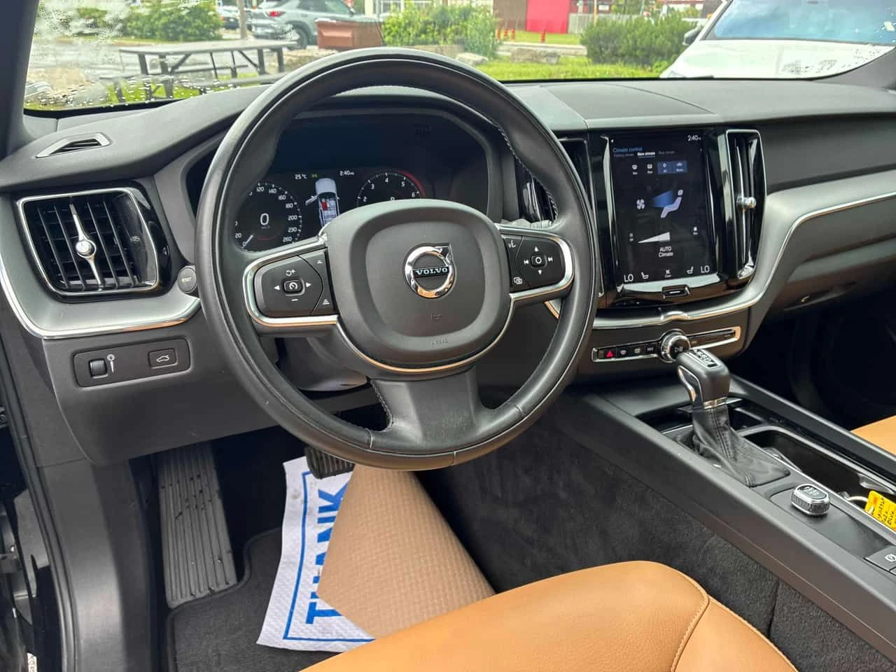 Volvo XC60 | Momentum | CARFAX | БЕЗ ПЪРВОНАЧАЛНА ВНОСКА, снимка 9 - Автомобили и джипове - 55054173