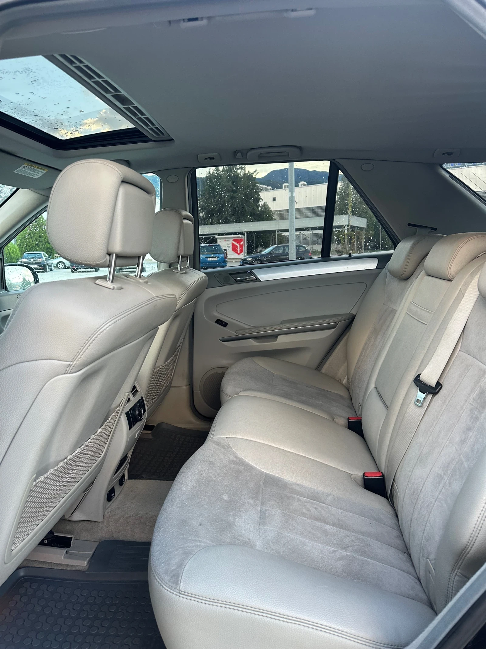 Mercedes-Benz ML 350 4MATIC FABRIC AMG Pack GAZ BENZIN, снимка 10 - Автомобили и джипове - 56220991