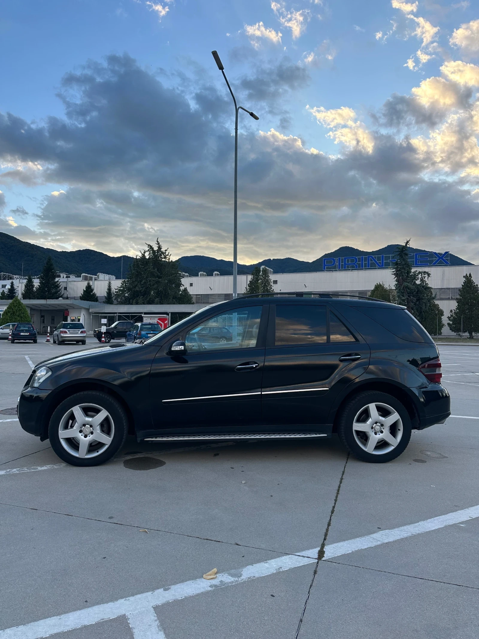 Mercedes-Benz ML 350 4MATIC FABRIC AMG Pack GAZ BENZIN, снимка 3 - Автомобили и джипове - 56220991