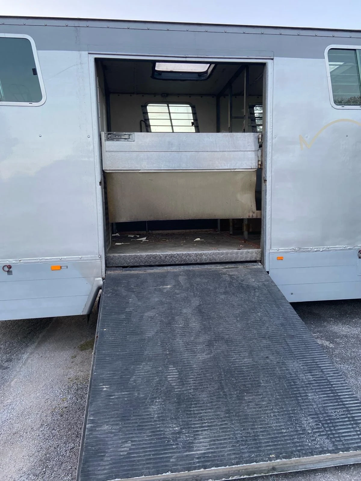 Man 8.163 Спицялен за животни, снимка 11 - Камиони - 53959769