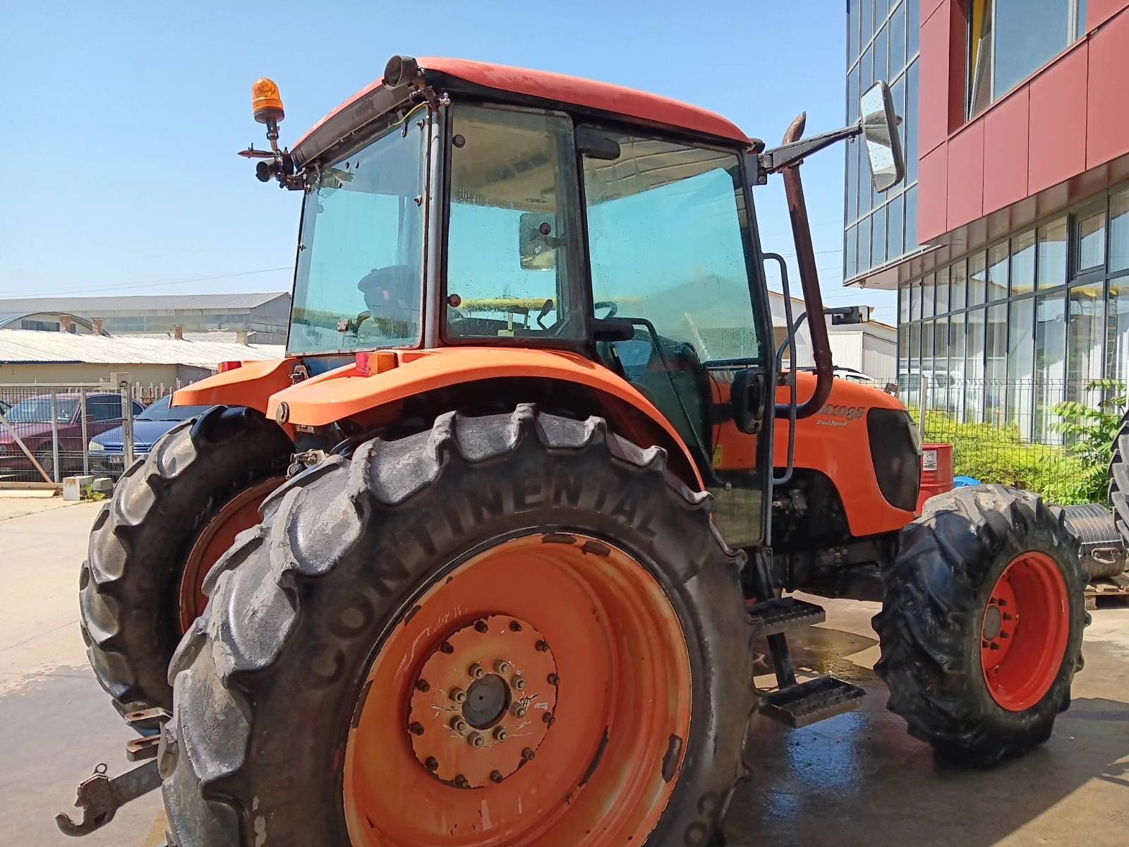 Трактор Kubota M108S - изображение 2