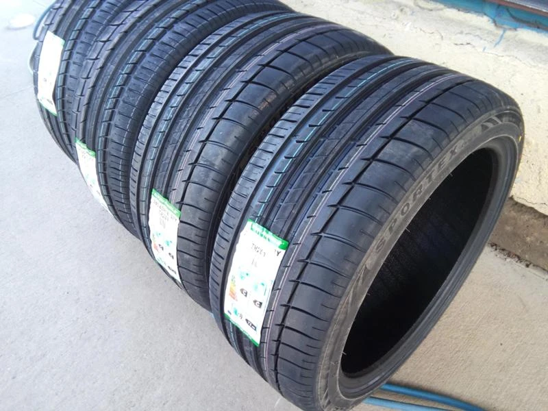 Гуми Летни 255/35R18, снимка 1 - Гуми и джанти - 45649693