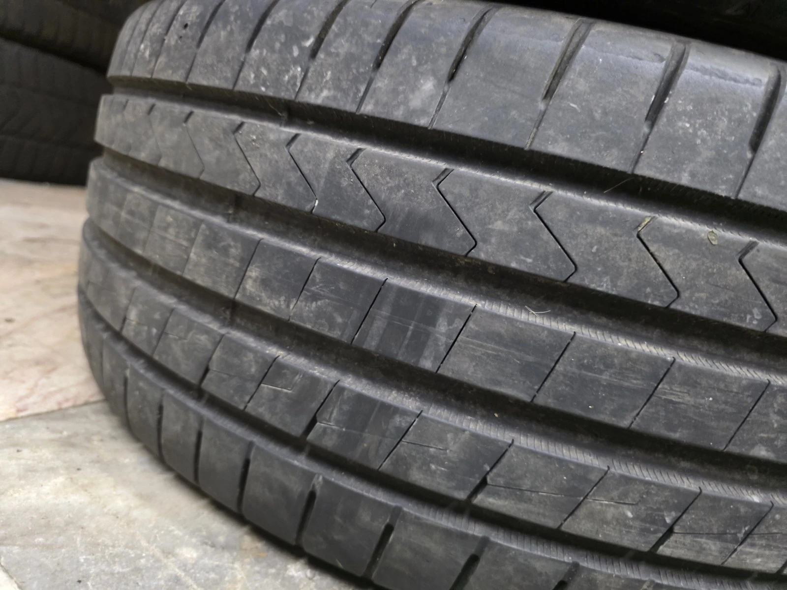 Гуми Летни 245/45R18, снимка 4 - Гуми и джанти - 56664503