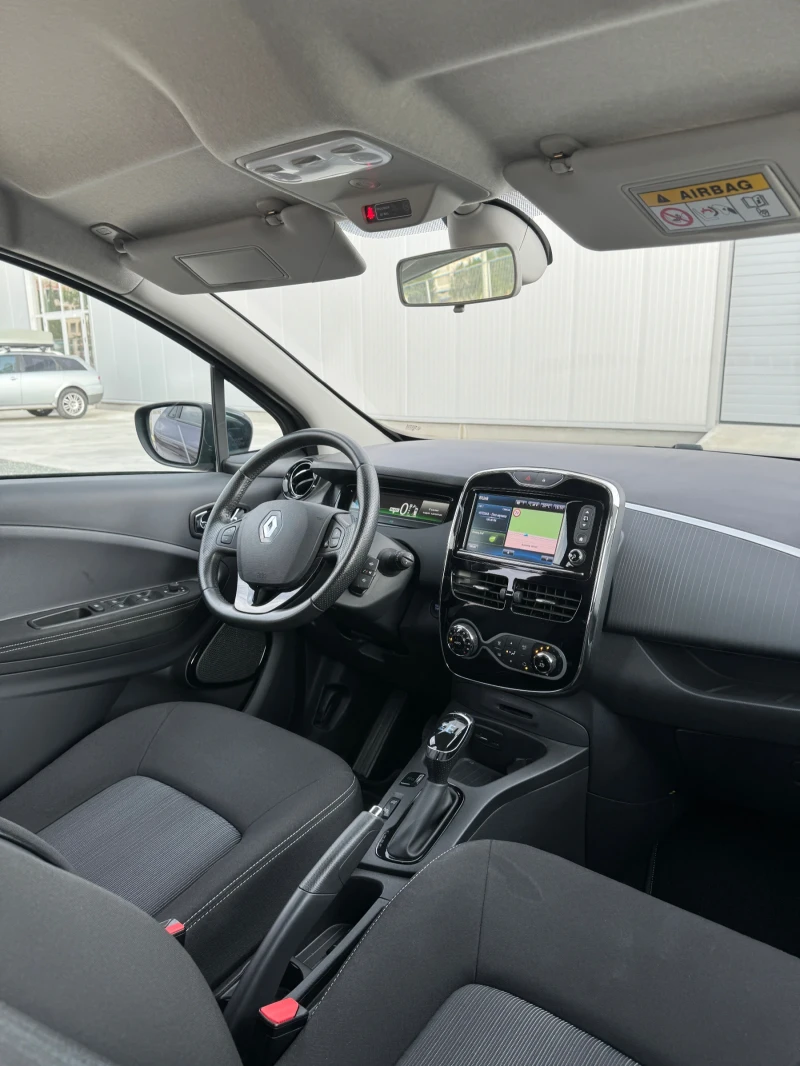 Renault Zoe Limited electric, снимка 14 - Автомобили и джипове - 47042938