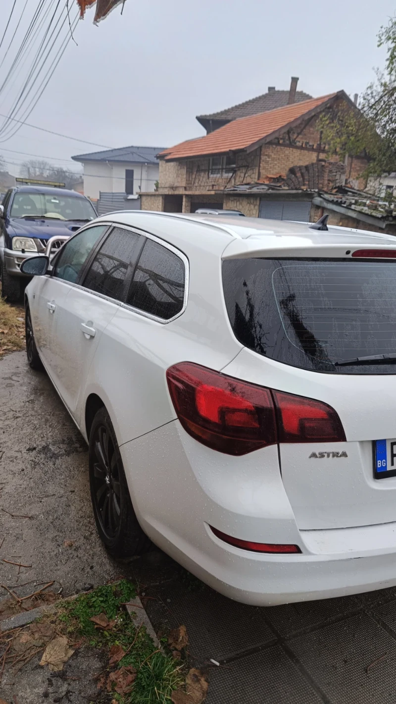 Opel Astra Sport Tourer 1.7cdti, снимка 12 - Автомобили и джипове - 47967520