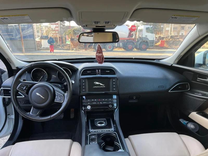 Jaguar XE 2.0 Turvo, Navi, Byala Koja, снимка 11 - Автомобили и джипове - 48245989