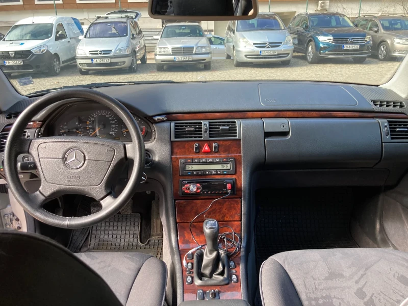 Mercedes-Benz E 250, снимка 8 - Автомобили и джипове - 48453440