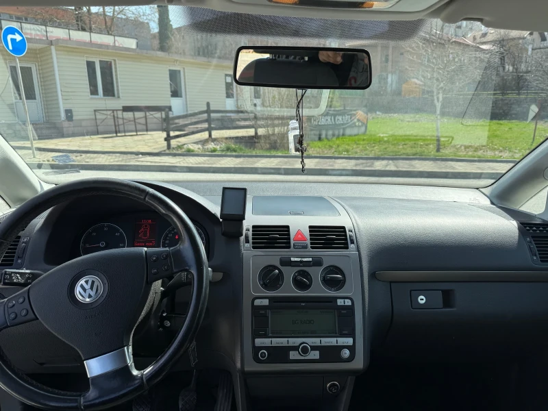 VW Touran, снимка 4 - Автомобили и джипове - 49492935