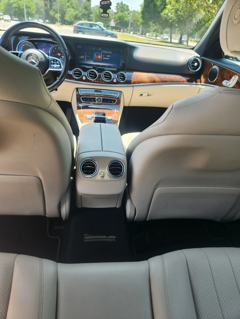 Mercedes-Benz E 300, снимка 15 - Автомобили и джипове - 52497434
