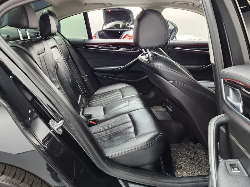 BMW 520 LUXURY G30, снимка 11 - Автомобили и джипове - 55734319