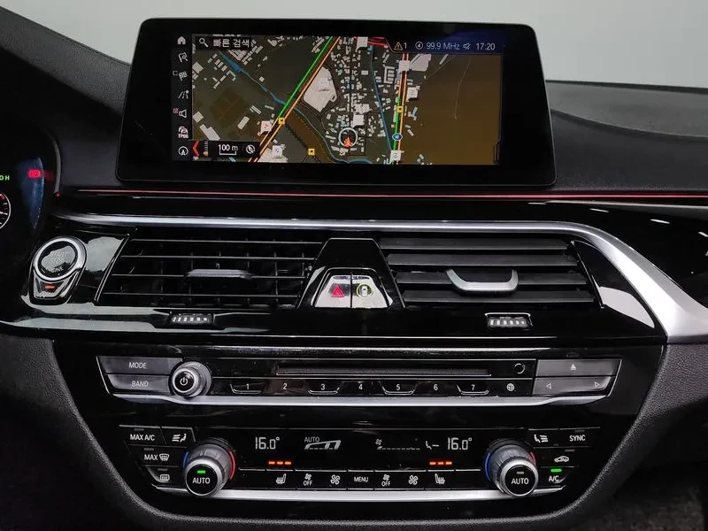BMW 520 LUXURY G30, снимка 13 - Автомобили и джипове - 55734319