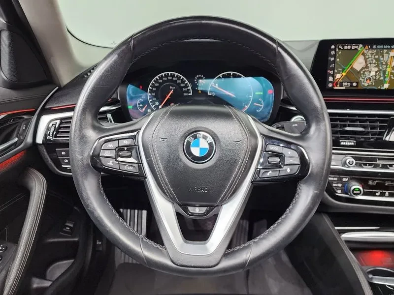 BMW 520 LUXURY G30, снимка 12 - Автомобили и джипове - 55734319