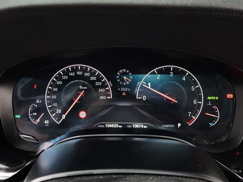 BMW 520 LUXURY G30, снимка 8 - Автомобили и джипове - 55734319