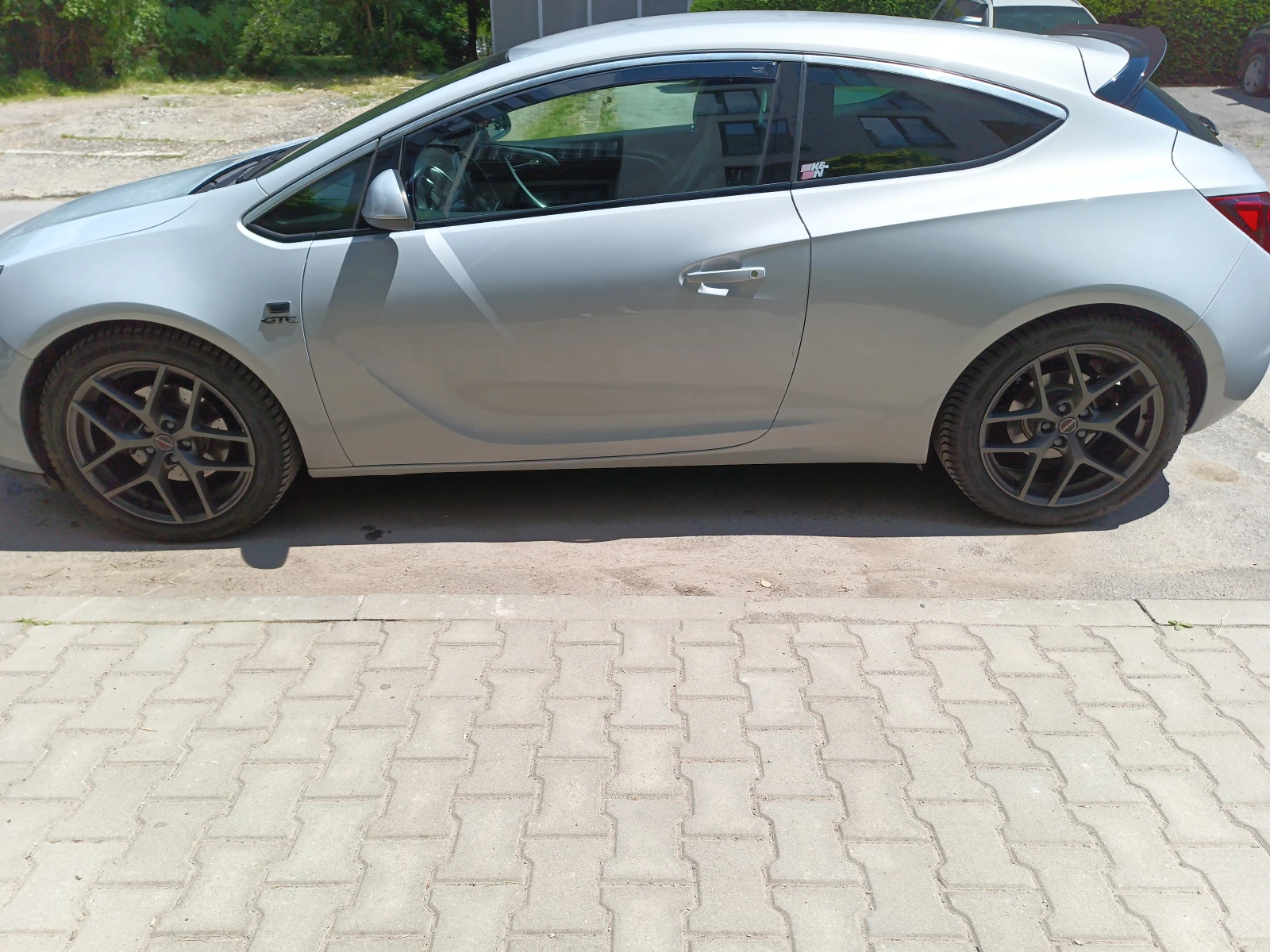 Opel Astra GTC - изображение 3