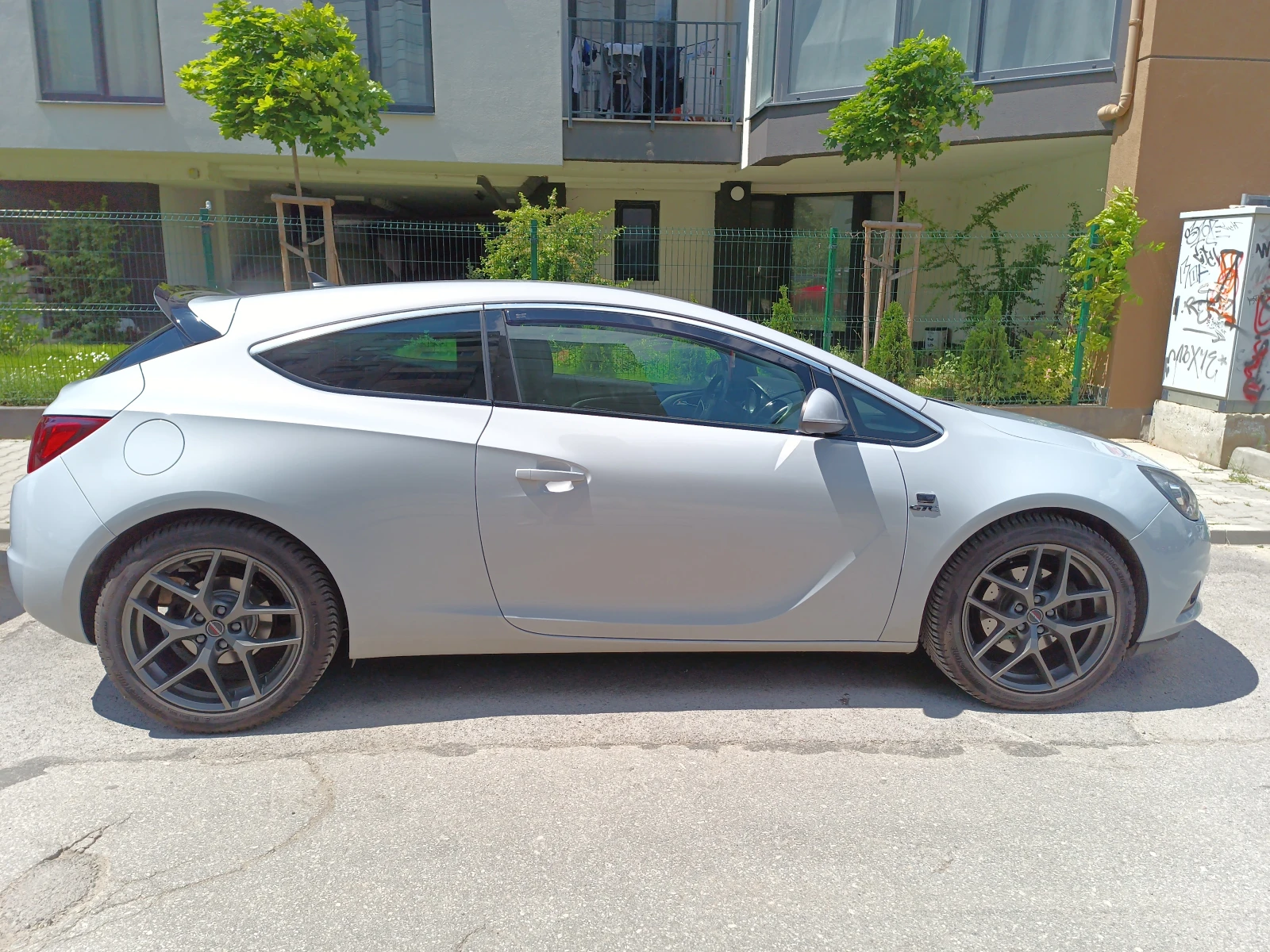 Opel Astra GTC - изображение 4