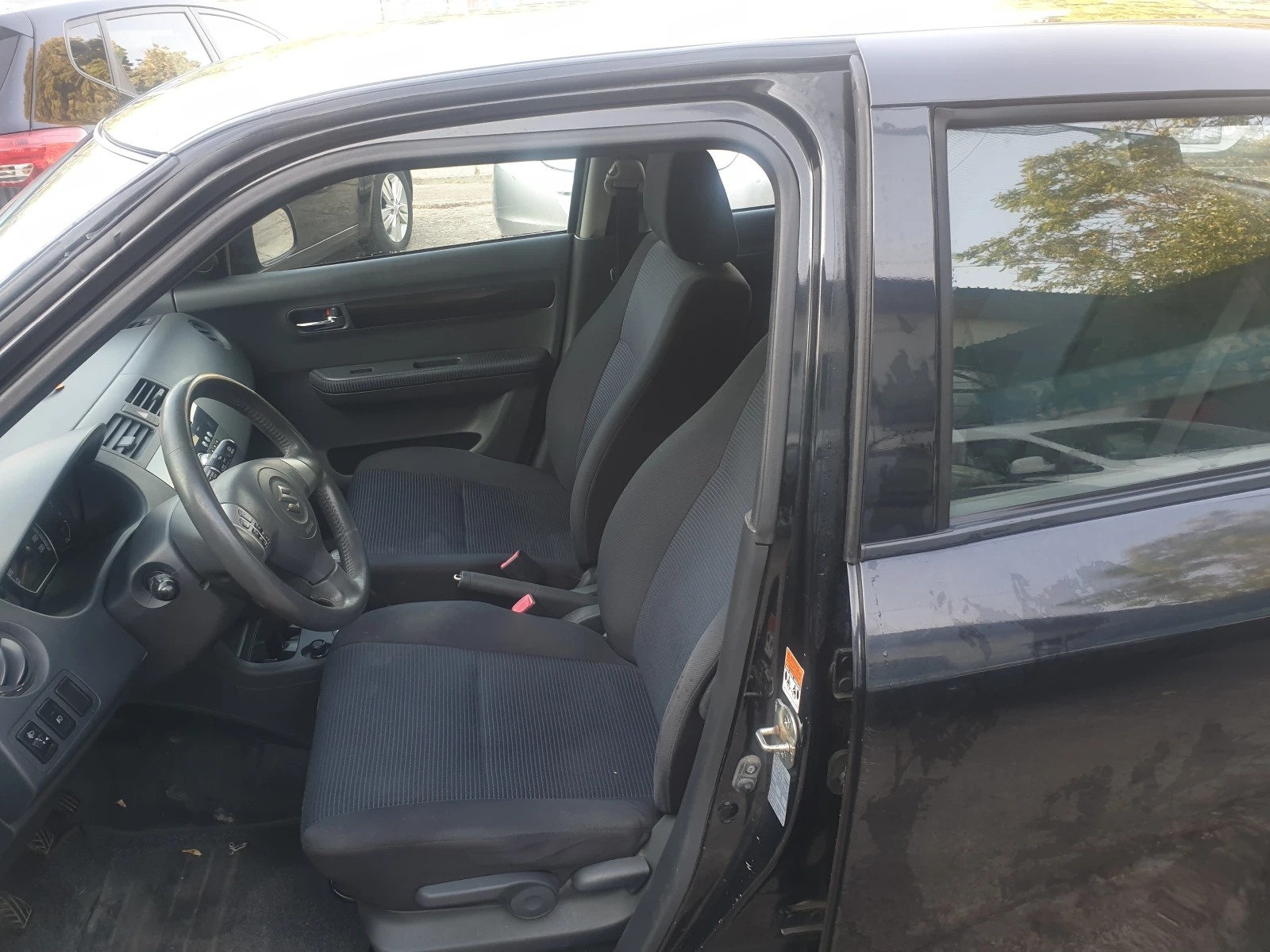 Suzuki Swift 1.3i 16V GL ШВЕЙЦАРИЯ - изображение 8