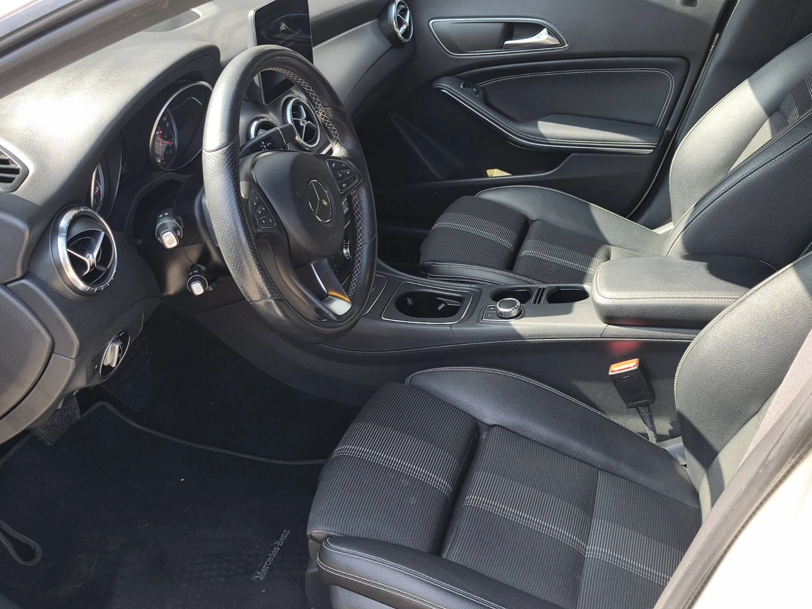 Mercedes-Benz CLA 180 AUTOMATIC EURO6 B, снимка 4 - Автомобили и джипове - 53874210