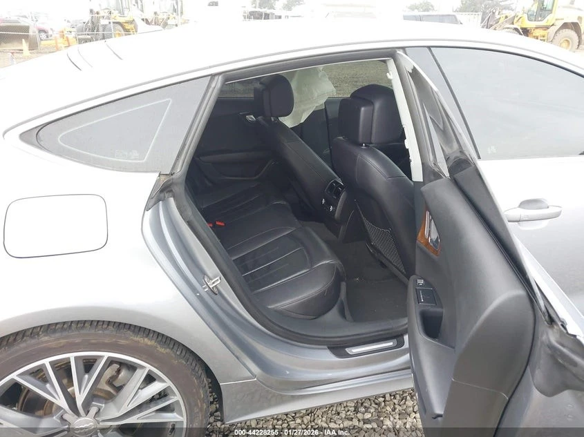 Audi A7 3.0T PREMIUM PLUS С РЕГИСТРАЦИЯ & АВТО КРЕДИТ , снимка 11 - Автомобили и джипове - 54030327