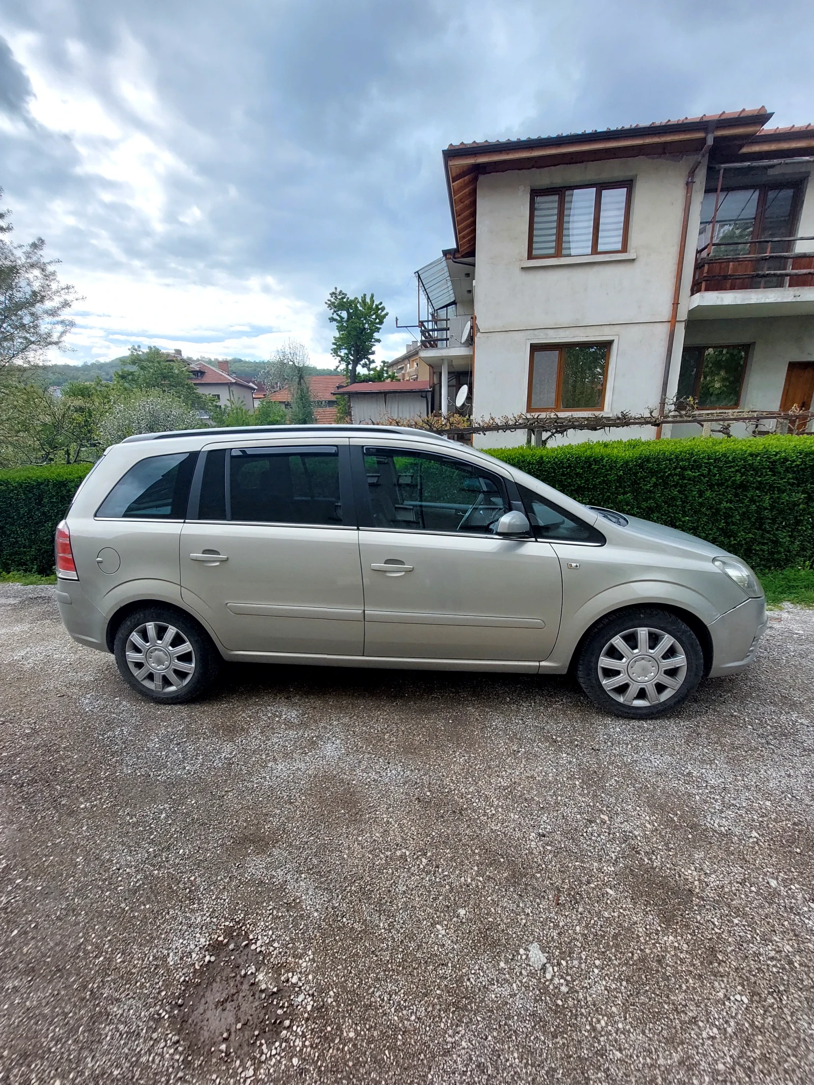 Opel Zafira B, снимка 6 - Автомобили и джипове - 54403573