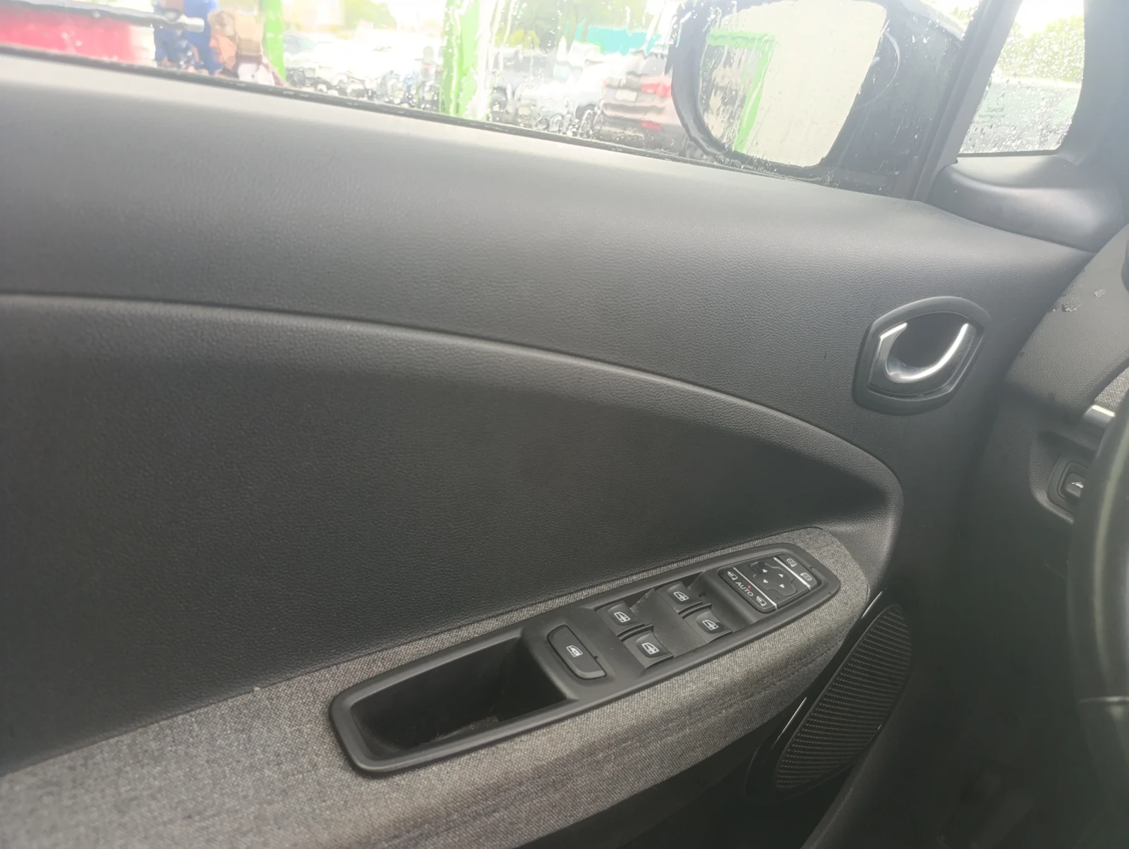 Renault Zoe R135 CCS 92% SoH, снимка 9 - Автомобили и джипове - 54581886