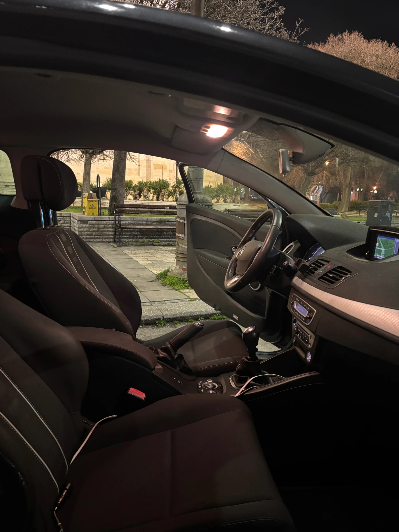 Renault Megane 1.6 dci ОБСЛУЖЕНА, снимка 5 - Автомобили и джипове - 54594234
