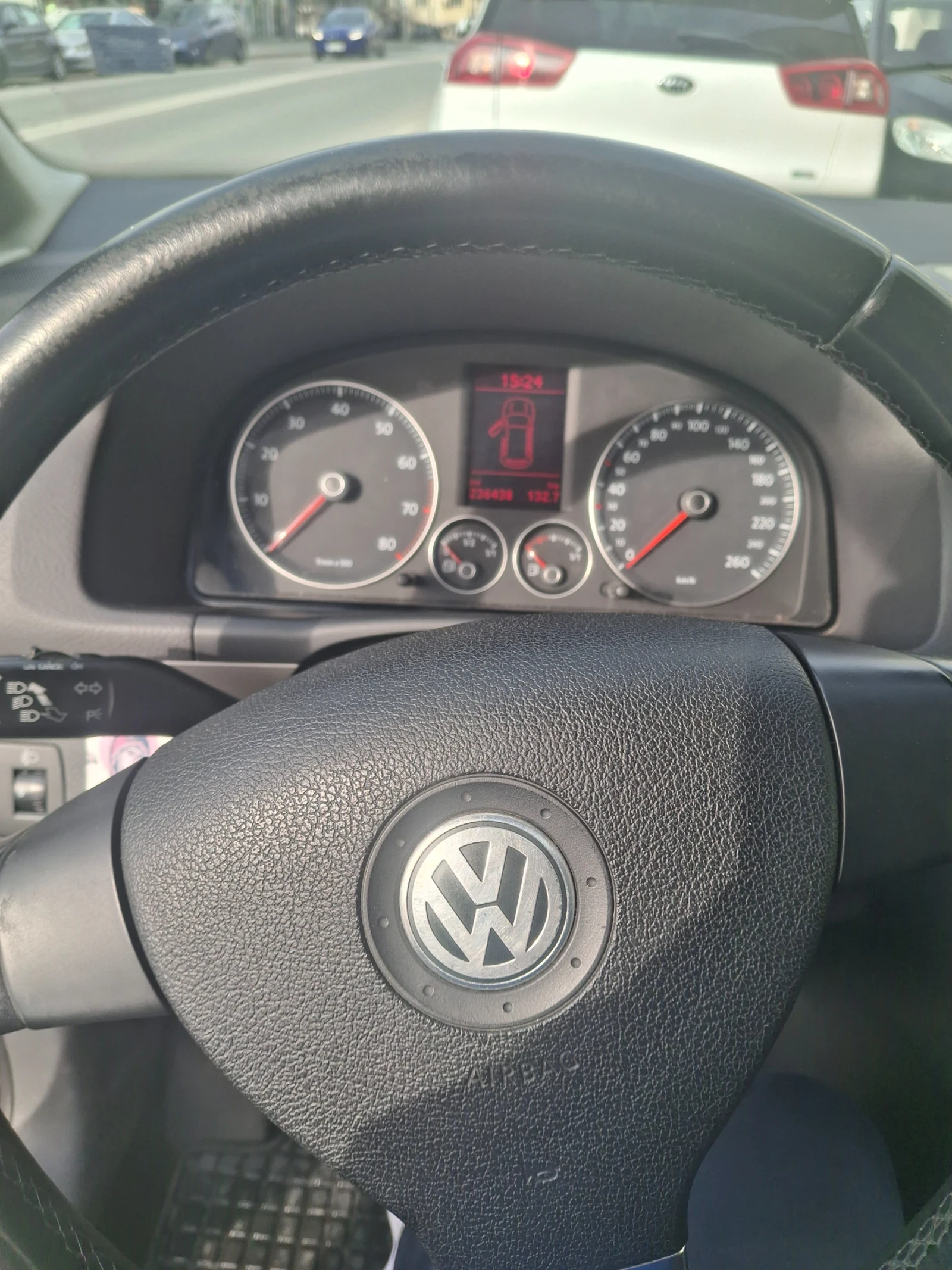 VW Touran 1.4 tsi , снимка 6 - Автомобили и джипове - 54747384