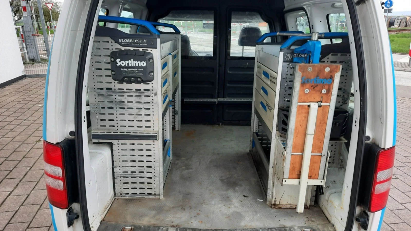 VW Caddy 2.0 Метан Фабричен, снимка 7 - Автомобили и джипове - 55009431