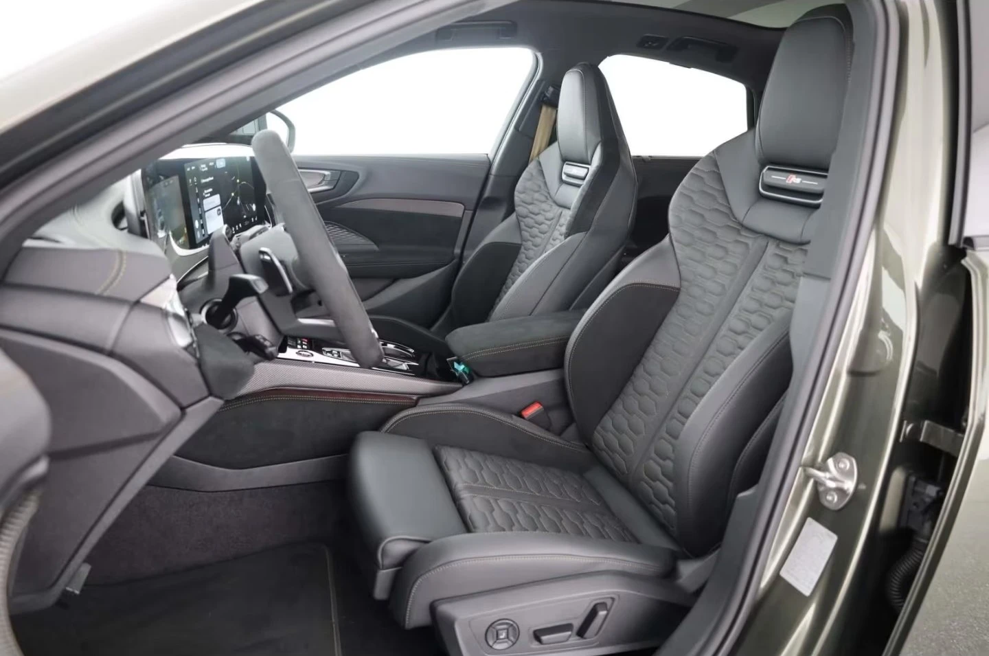 Audi Rs5 NEW 2026 / TECH PRO / B&O / HUD / 360 / MATRIX /, снимка 10 - Автомобили и джипове - 55068291