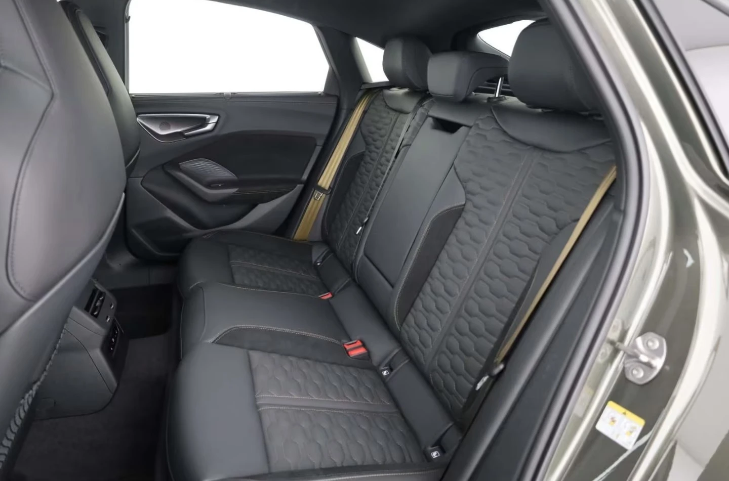 Audi Rs5 NEW 2026 / TECH PRO / B&O / HUD / 360 / MATRIX /, снимка 16 - Автомобили и джипове - 55068291