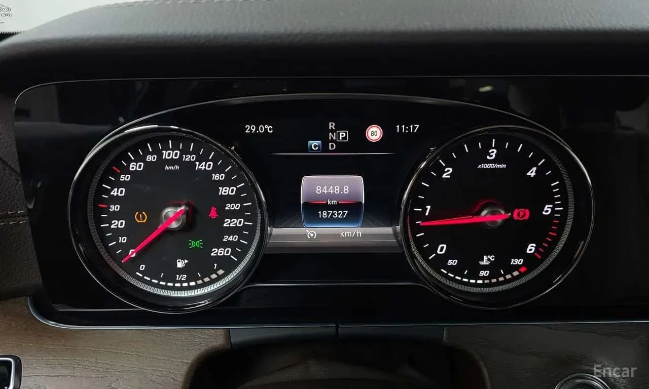 Mercedes-Benz E 220 * E220d 4MATIC Exclusive * АВТОКРЕДИТ * , снимка 8 - Автомобили и джипове - 56193773