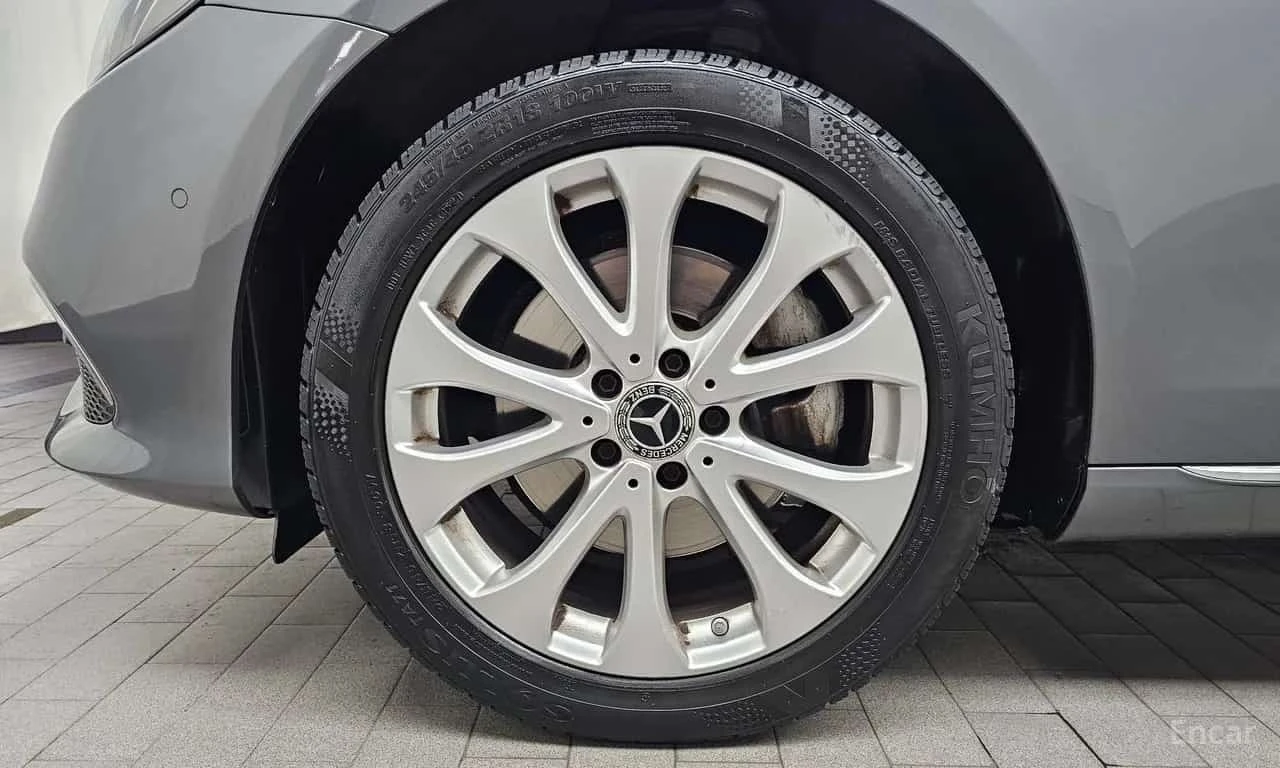Mercedes-Benz E 220 * E220d 4MATIC Exclusive * АВТОКРЕДИТ * , снимка 5 - Автомобили и джипове - 56193773
