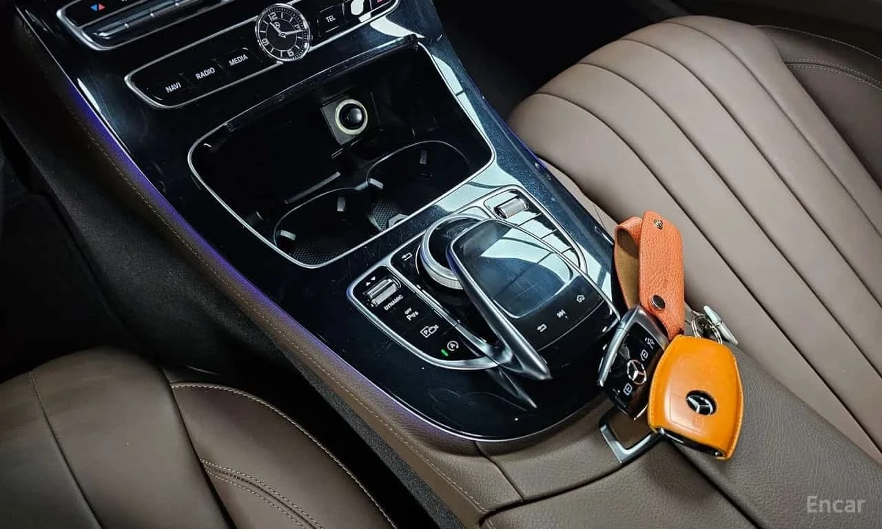 Mercedes-Benz E 220 * E220d 4MATIC Exclusive * АВТОКРЕДИТ * , снимка 9 - Автомобили и джипове - 56193773