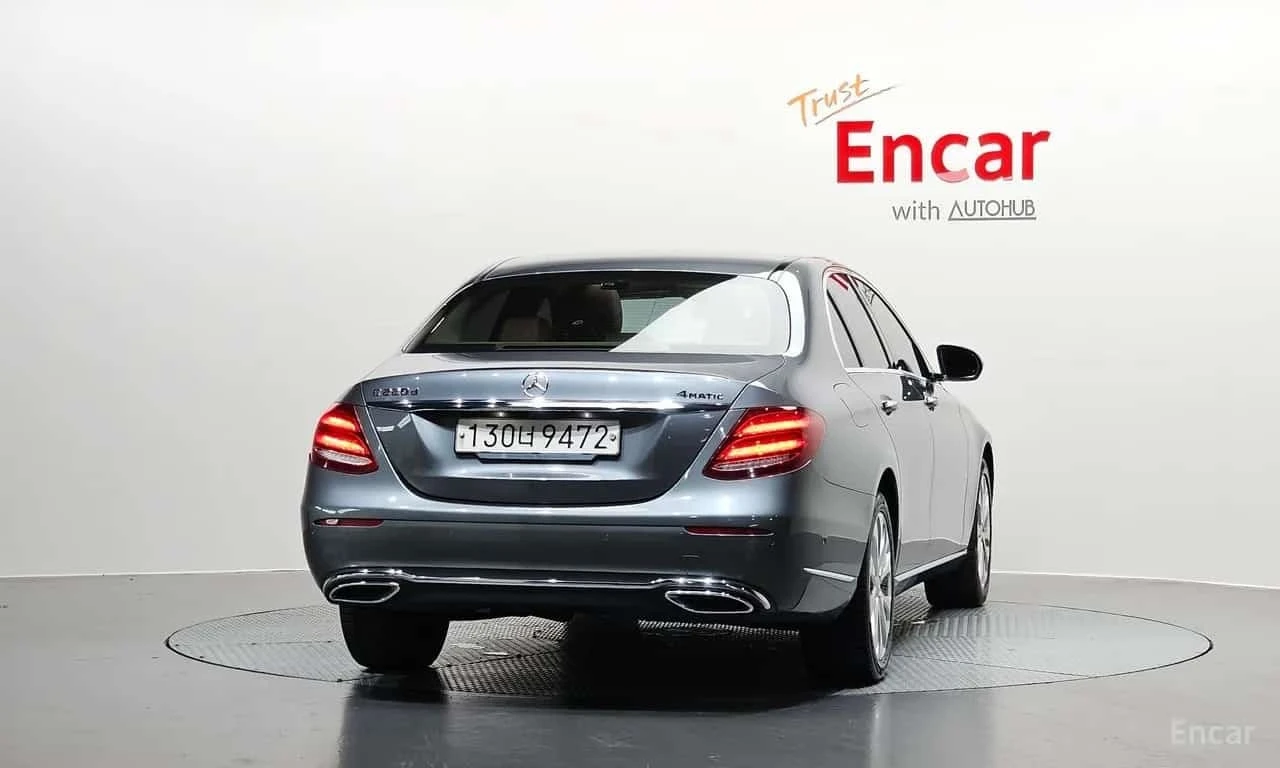 Mercedes-Benz E 220 * E220d 4MATIC Exclusive * АВТОКРЕДИТ * , снимка 4 - Автомобили и джипове - 56193773