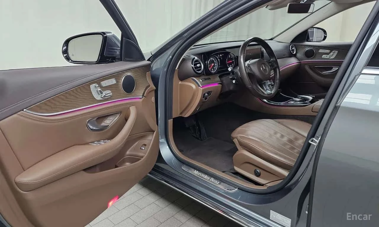 Mercedes-Benz E 220 * E220d 4MATIC Exclusive * АВТОКРЕДИТ * , снимка 10 - Автомобили и джипове - 56193773