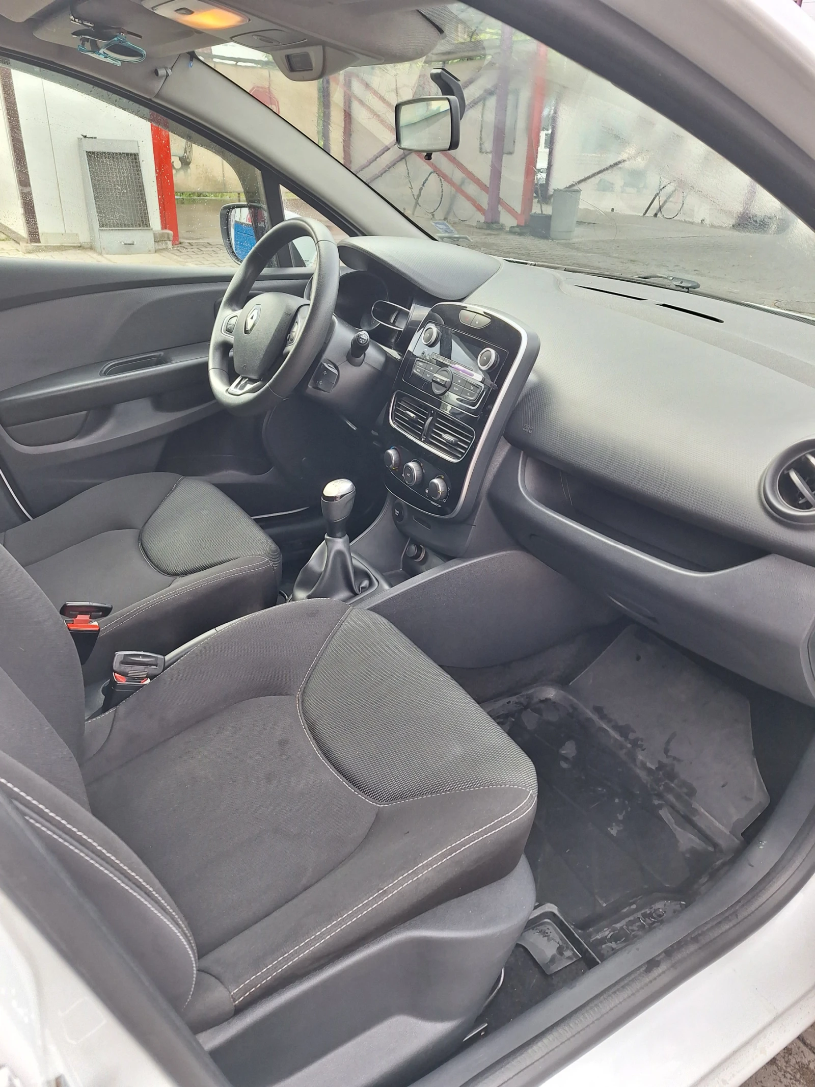 Renault Clio 1.5 dci, снимка 7 - Автомобили и джипове - 56433200