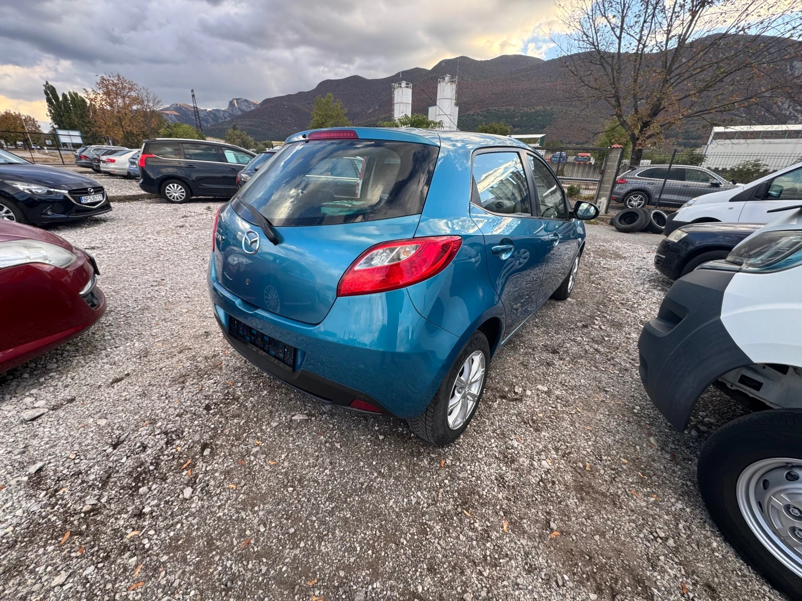 Mazda 2 1.4 i KLIMA FASELIFT, снимка 6 - Автомобили и джипове - 56589501
