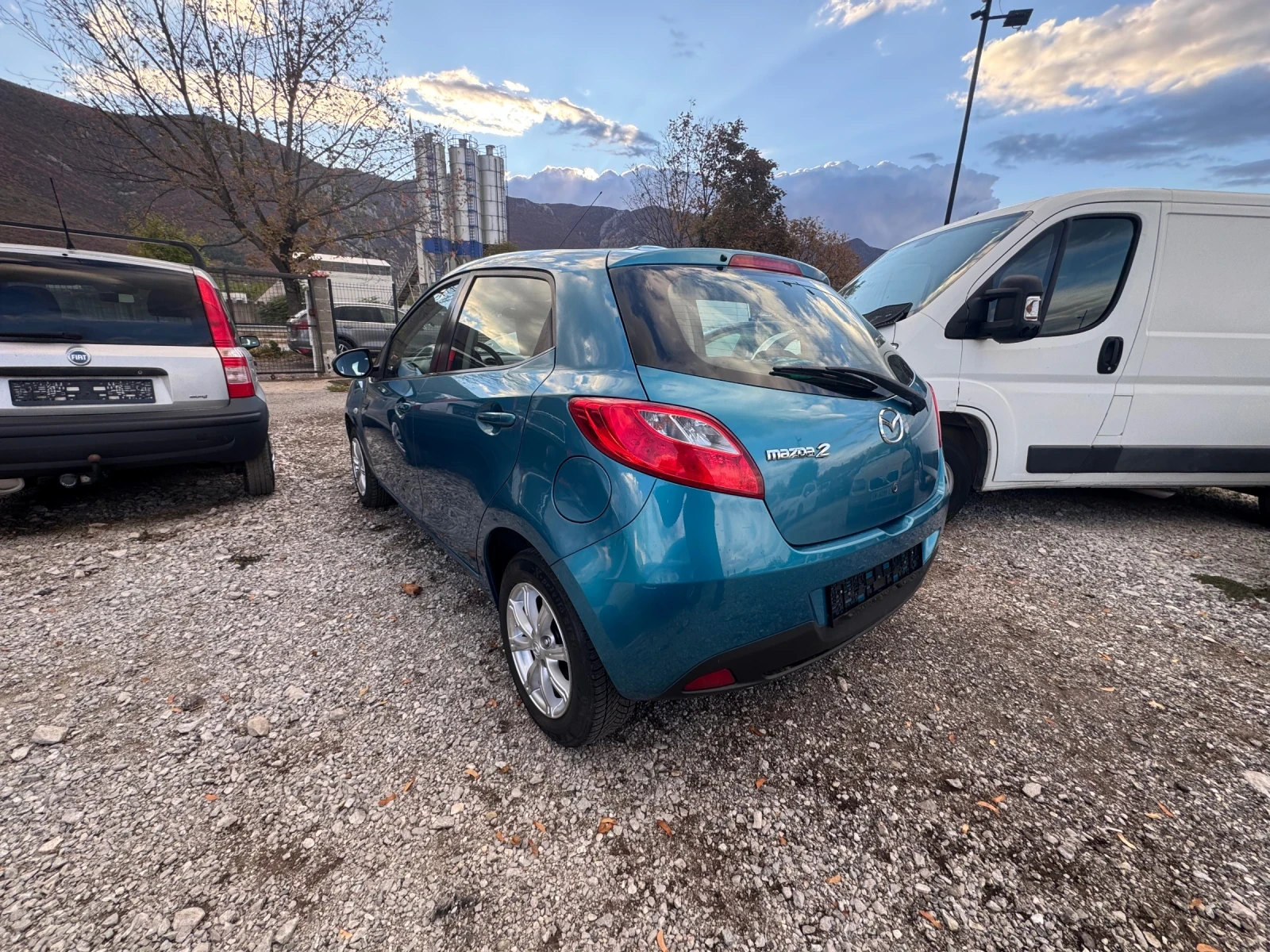 Mazda 2 1.4 i KLIMA FASELIFT, снимка 4 - Автомобили и джипове - 56589501