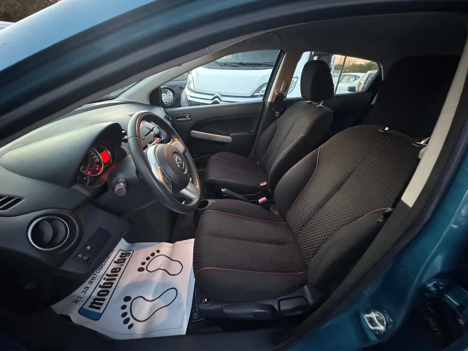 Mazda 2 1.4 i KLIMA FASELIFT, снимка 12 - Автомобили и джипове - 56589501