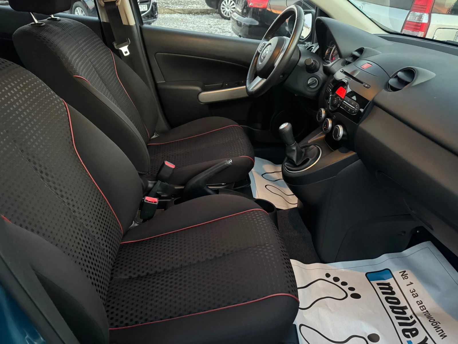 Mazda 2 1.4 i KLIMA FASELIFT, снимка 11 - Автомобили и джипове - 56589501