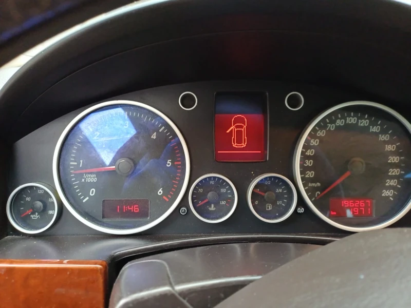 VW Touareg, снимка 9 - Автомобили и джипове - 52919439