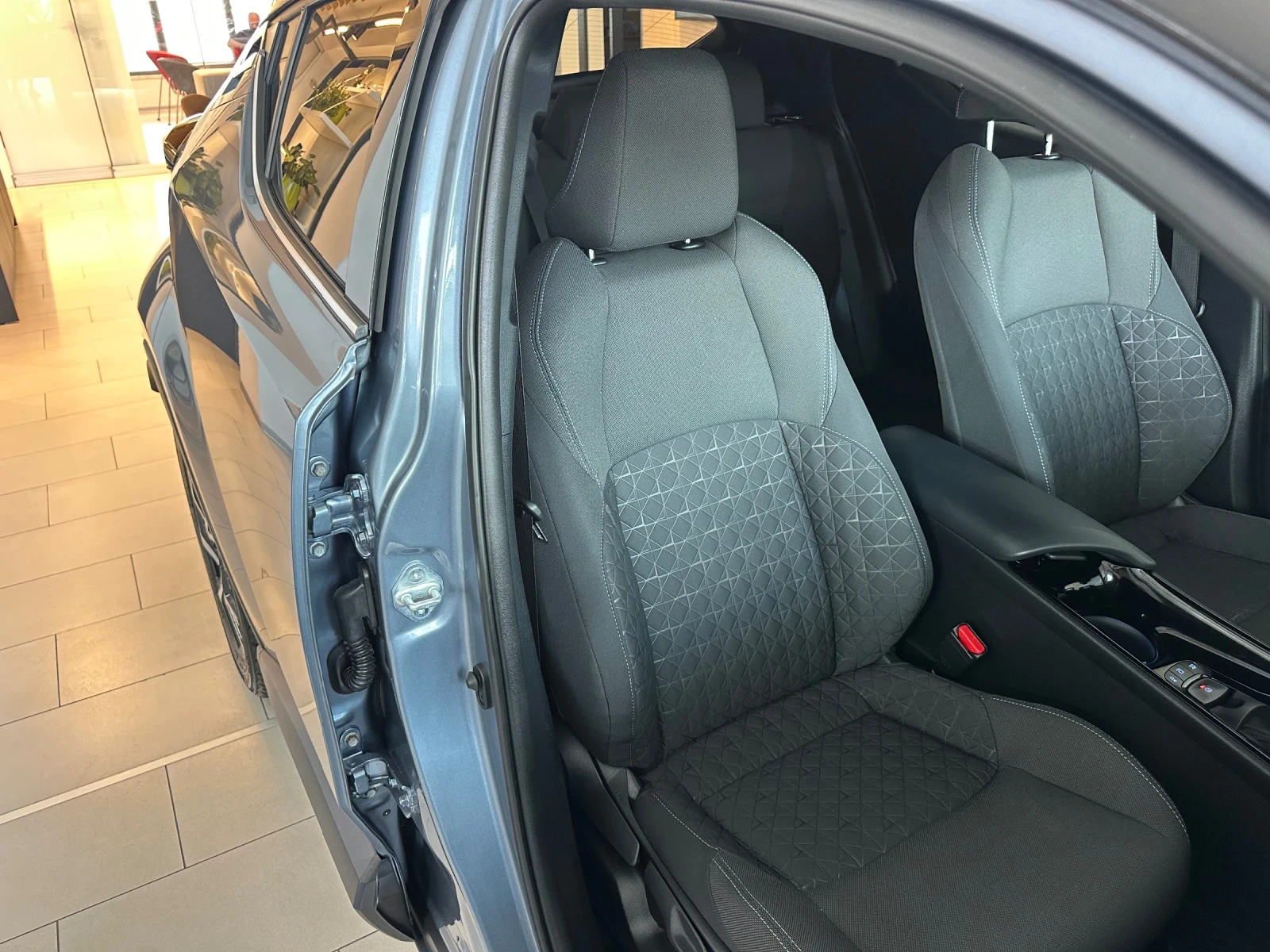 Toyota C-HR 2.0* Bitone, снимка 7 - Автомобили и джипове - 55233537