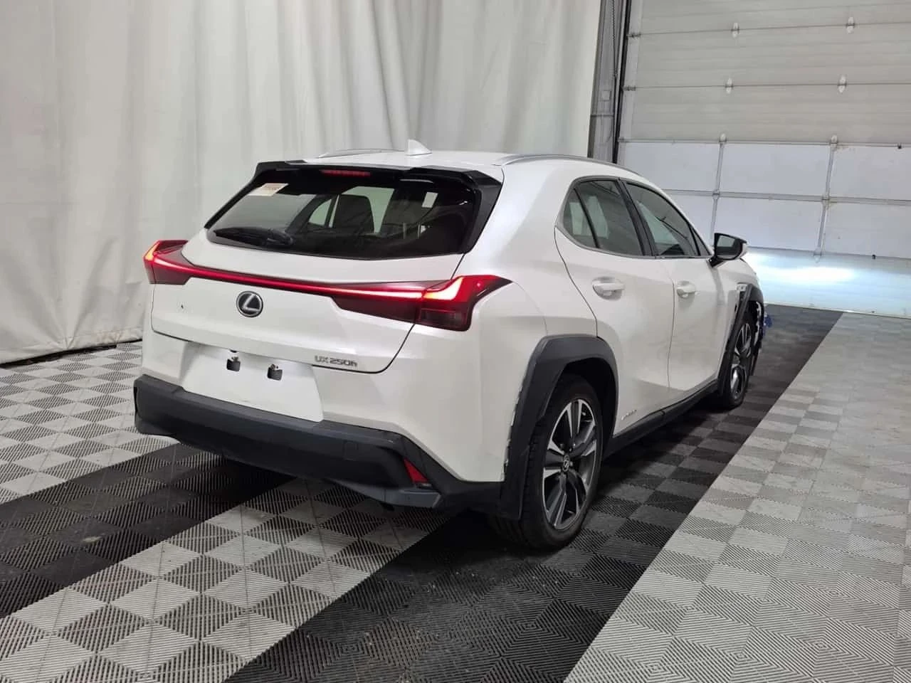 Lexus UX | Mobile.bg � ����������� 4