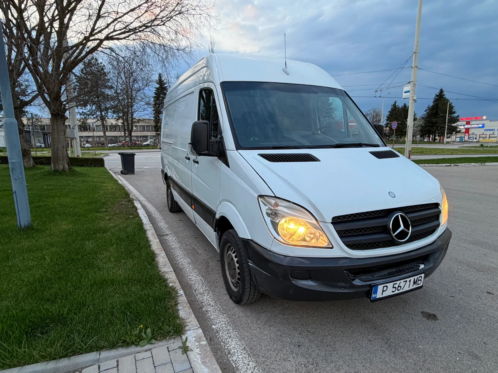 Mercedes-Benz Sprinter 313 2.2 ТЕХНИЧЕСКИ ПЕРФЕКТЕН!!!СРЕДНА БАЗА!!!БЕЗ РЪЖДИ, снимка 2 - Бусове и автобуси - 54093069