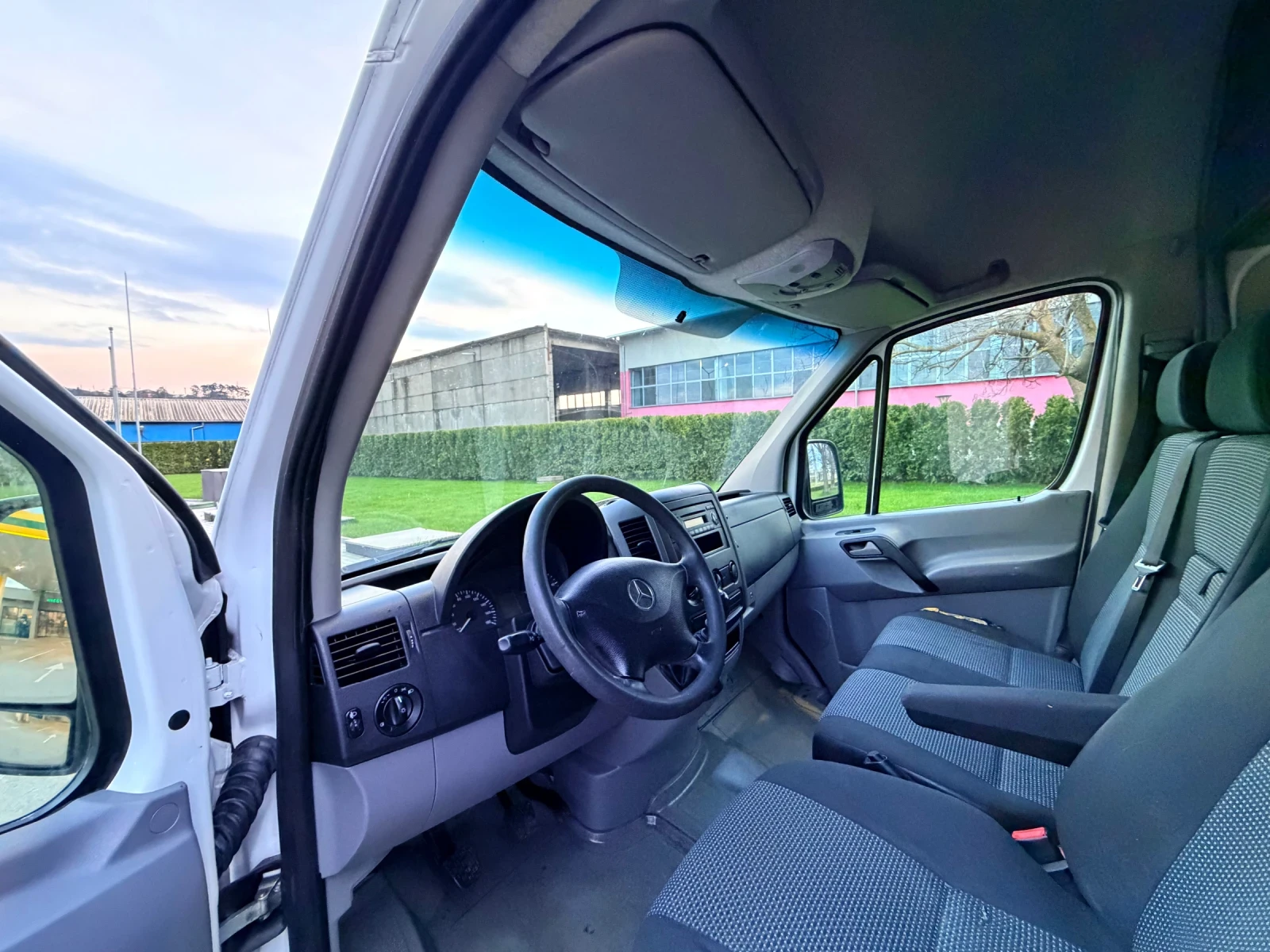 Mercedes-Benz Sprinter 313 2.2 ТЕХНИЧЕСКИ ПЕРФЕКТЕН!!!СРЕДНА БАЗА!!!БЕЗ РЪЖДИ, снимка 7 - Бусове и автобуси - 54093069