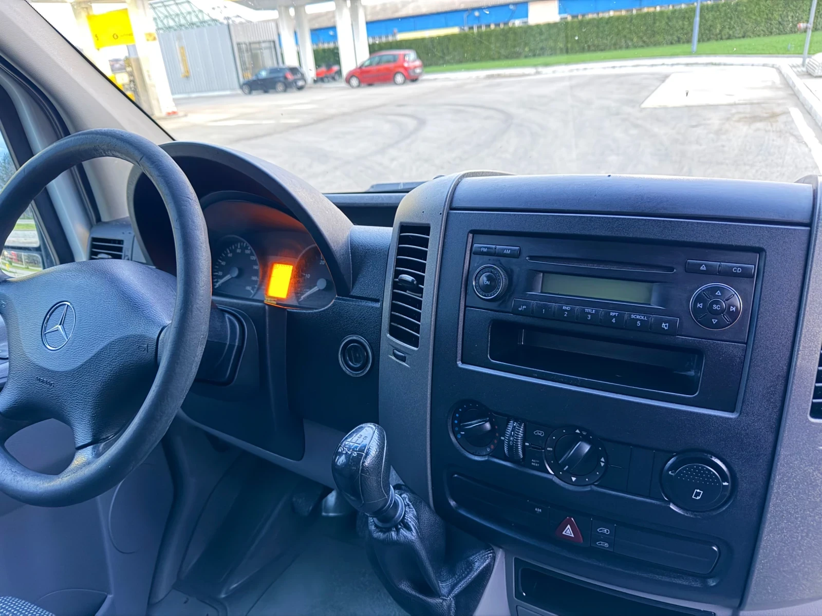 Mercedes-Benz Sprinter 313 2.2 ТЕХНИЧЕСКИ ПЕРФЕКТЕН!!!СРЕДНА БАЗА!!!БЕЗ РЪЖДИ, снимка 10 - Бусове и автобуси - 54093069