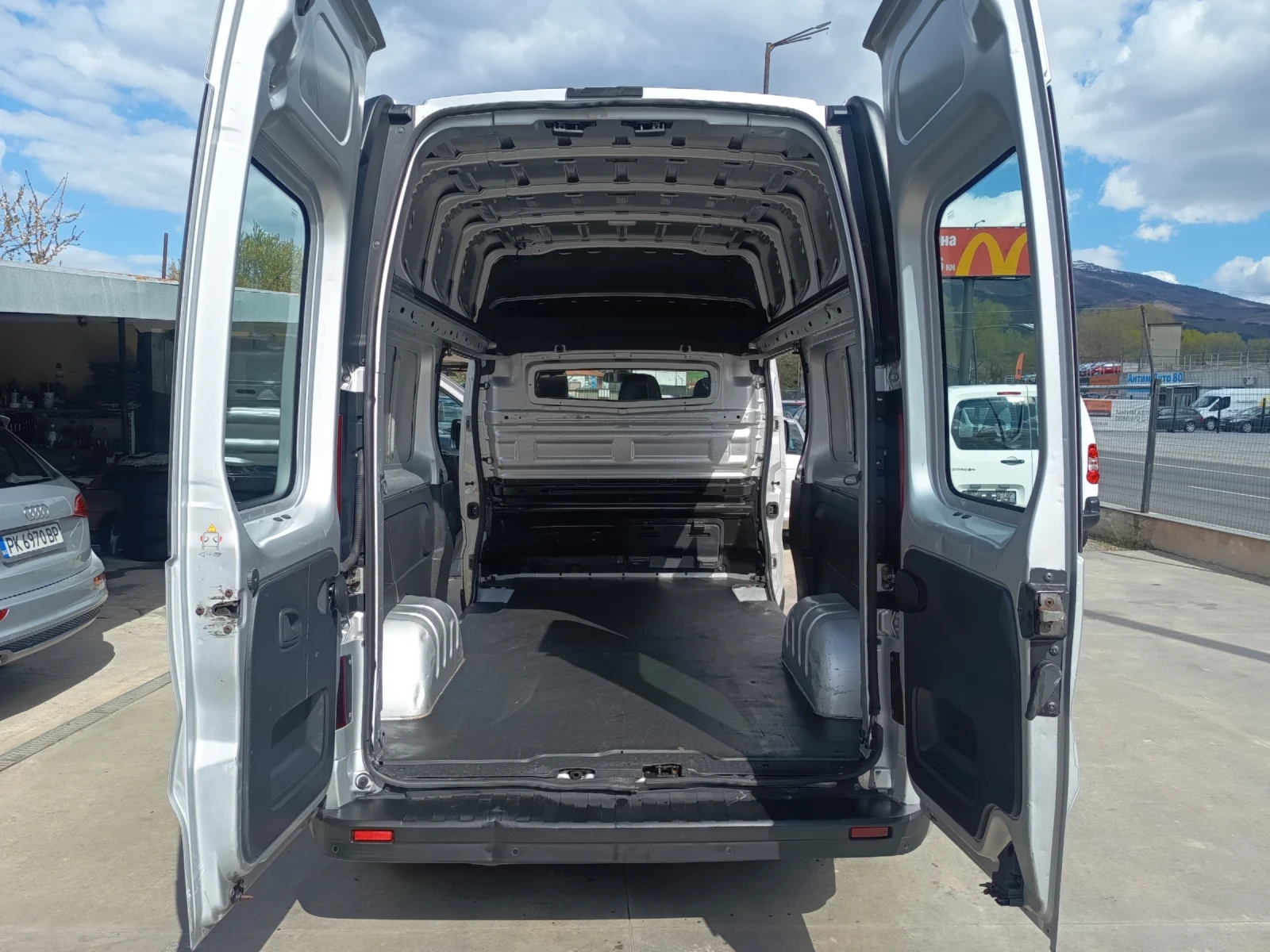 Opel Vivaro 1.6crdi, снимка 11 - Бусове и автобуси - 54305256