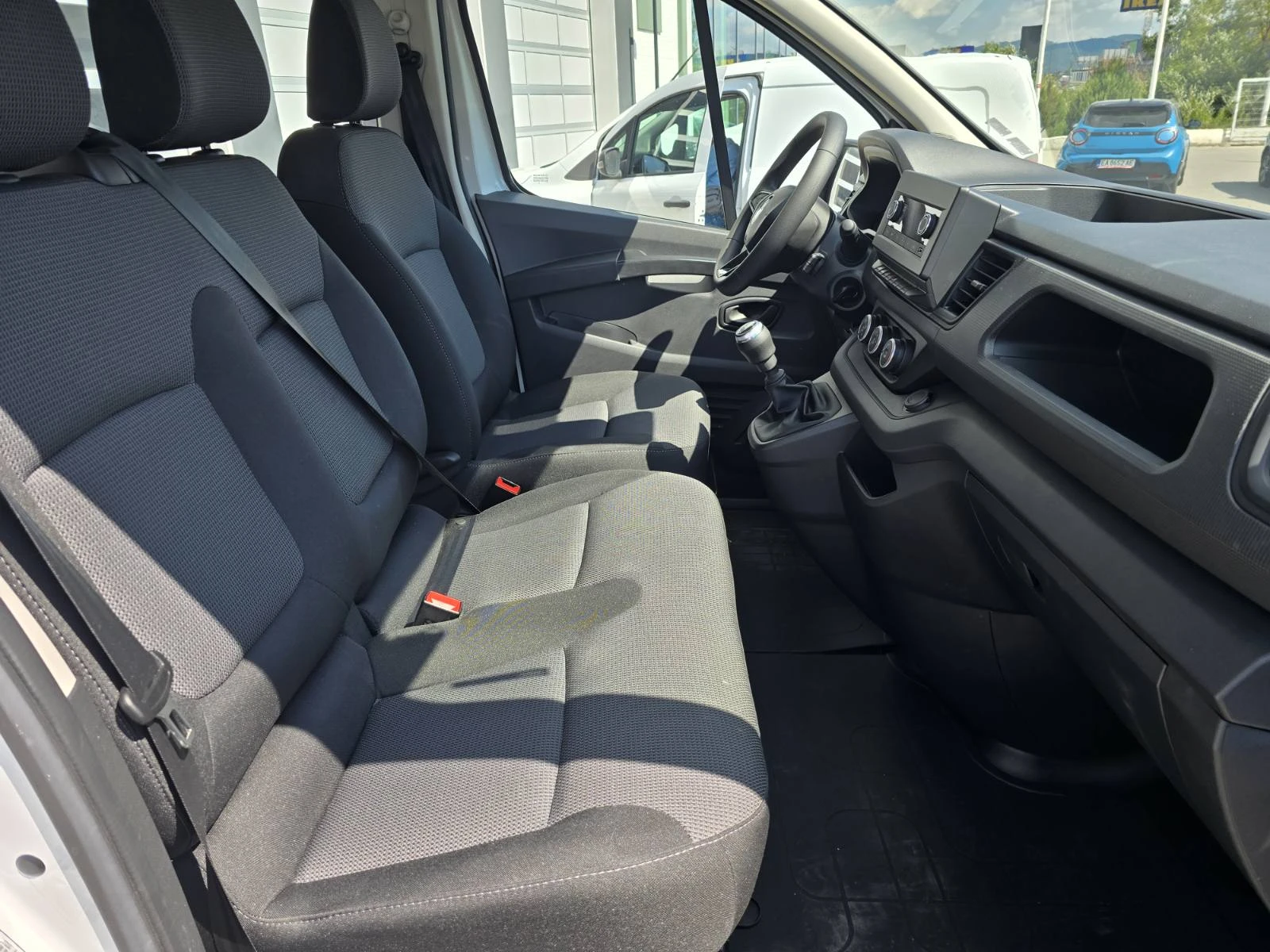 Renault Trafic 2.0 dCi 110hp 8+ 1, снимка 13 - Бусове и автобуси - 55931662