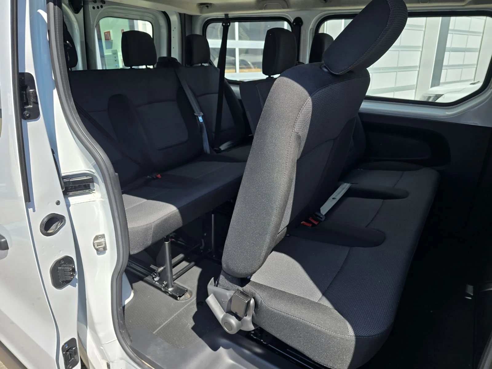 Renault Trafic 2.0 dCi 110hp 8+ 1, снимка 12 - Бусове и автобуси - 55931662