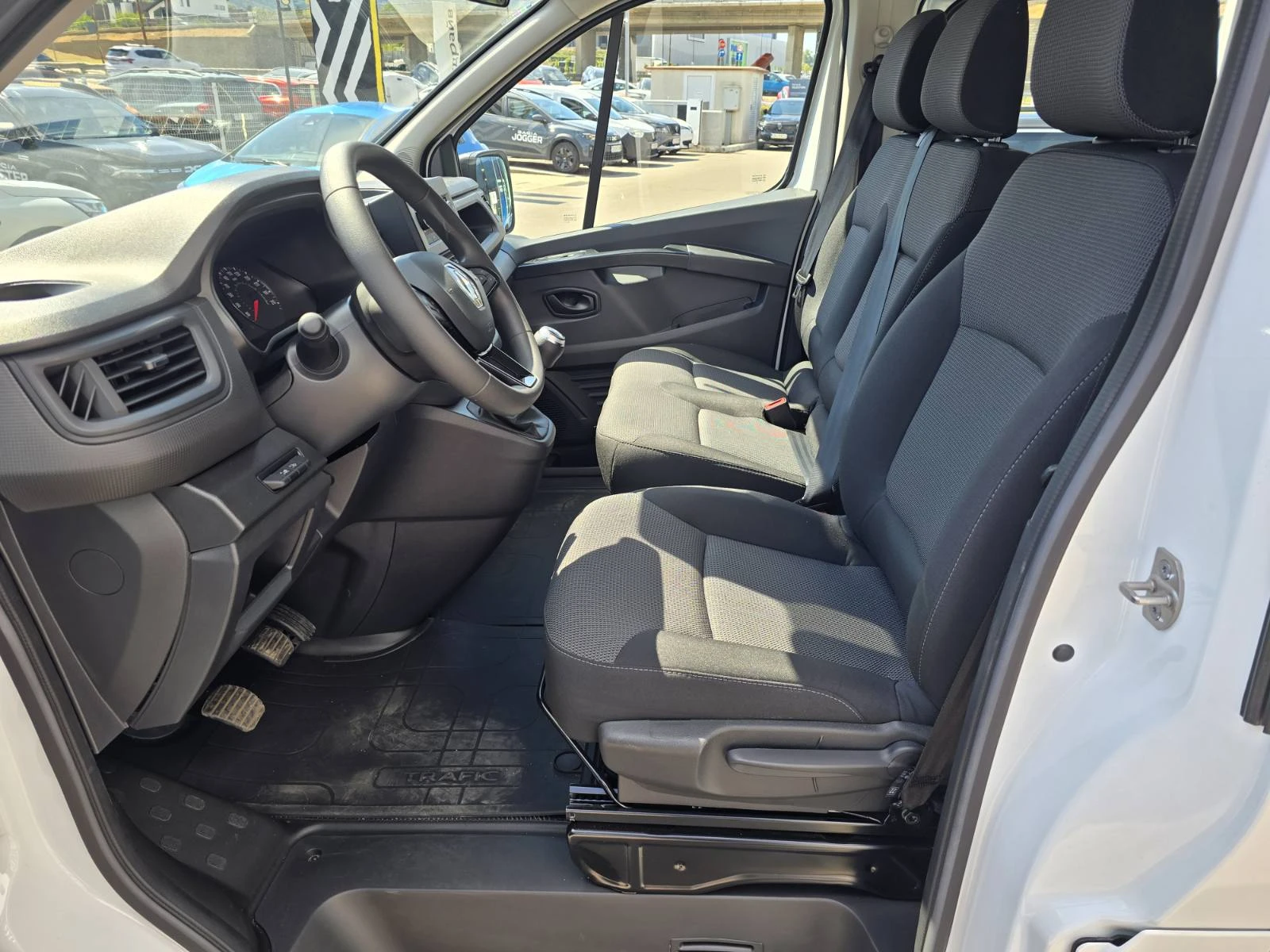 Renault Trafic 2.0 dCi 110hp 8+ 1, снимка 7 - Бусове и автобуси - 55931662